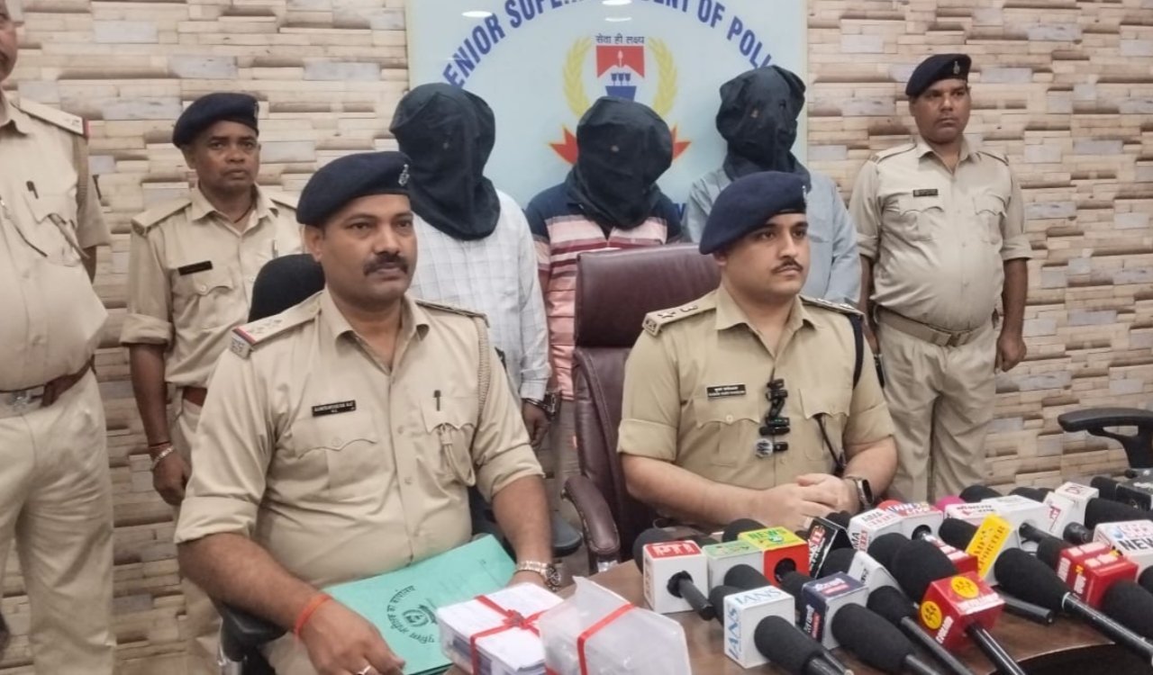 1.095 kg of emeralds worth ₹1.5 crore seized in Jamshedpur; three inter-district smugglers arrested.
