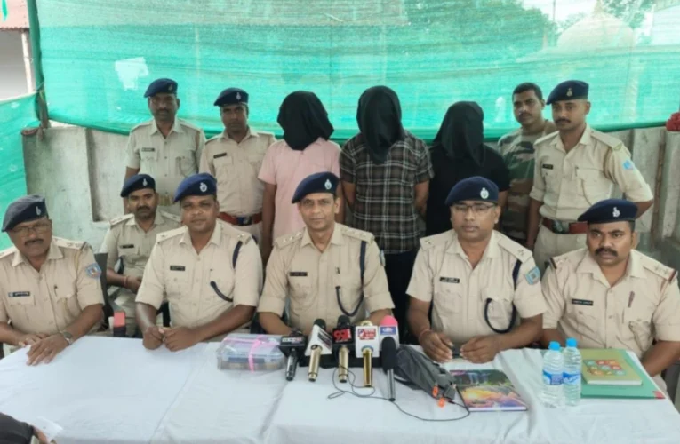 Pursued from Chouparan, cornered in Topchanchi... Three cunning thieves arrested after ₹3.20 lakh theft, one at large.