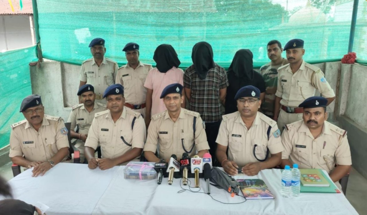 Pursued from Chouparan, cornered in Topchanchi... Three cunning thieves arrested after ₹3.20 lakh theft, one at large.
