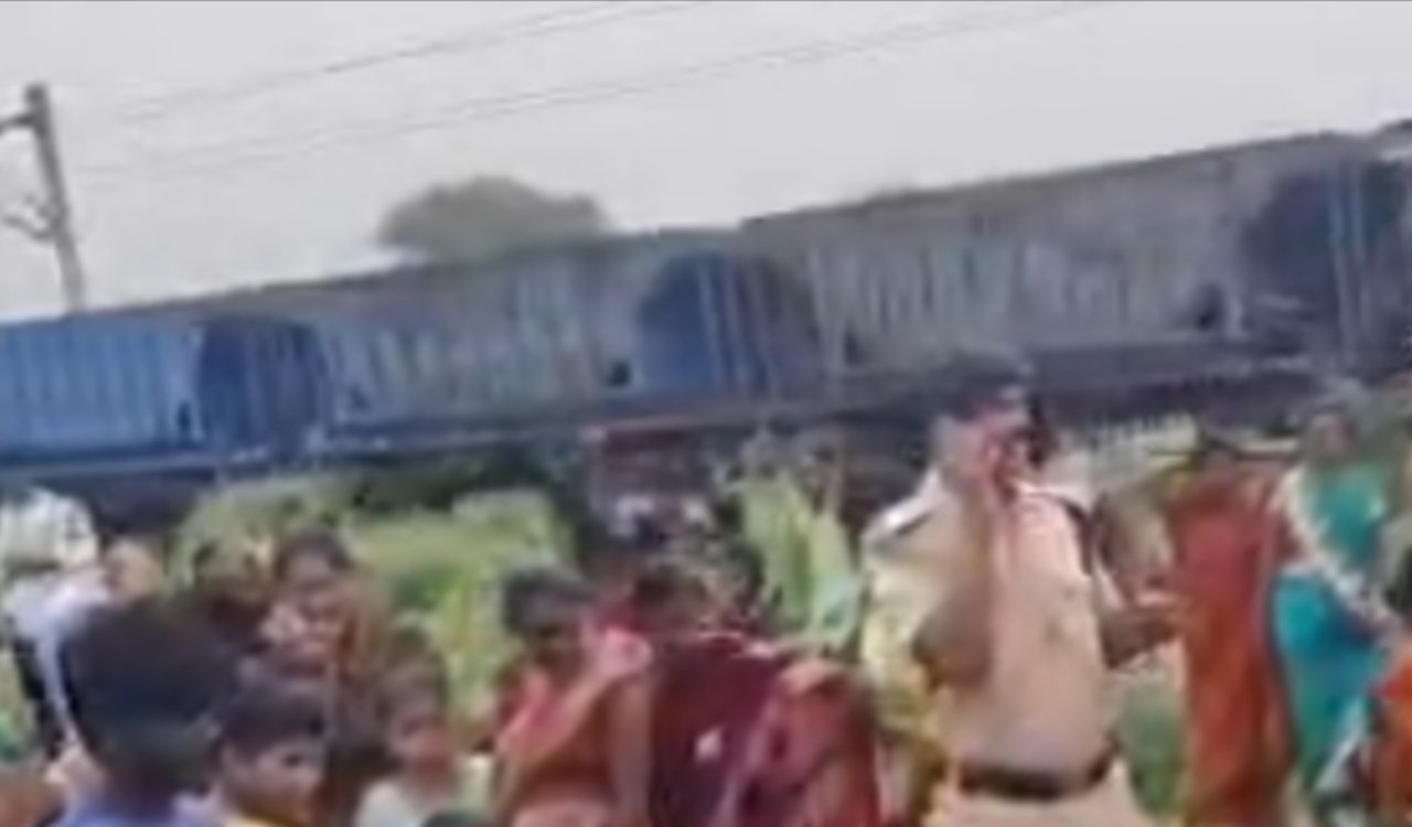Woman dies after being hit by a train near Mohamadganj station; Railway Police investigating.