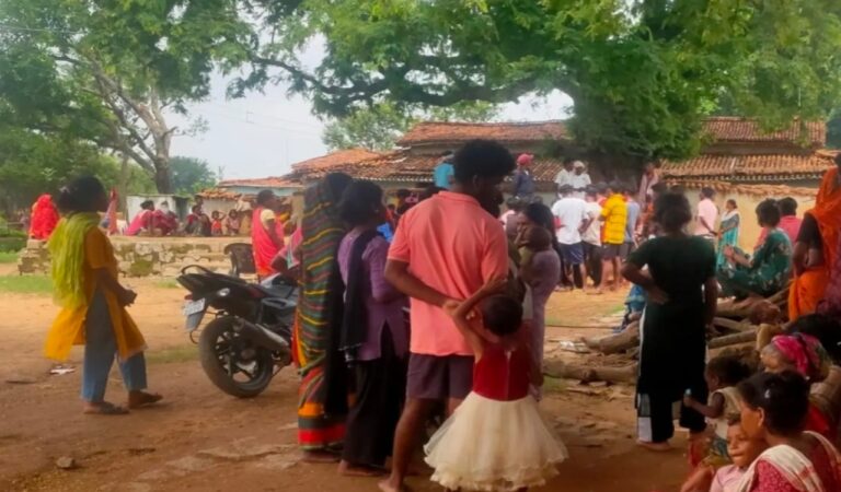 गुमला: 3 साल की मासूम से दुष्कर्म के बाद पंचायत ने दबाया मामला, 1 लाख जुर्माना लगाया 20 हजार की मांस-दारू की पार्टी की