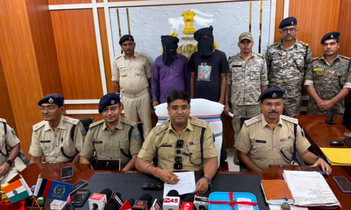 Godda jeweller robbery case solved, two accused arrested; weapons, bike, and melted gold recovered.