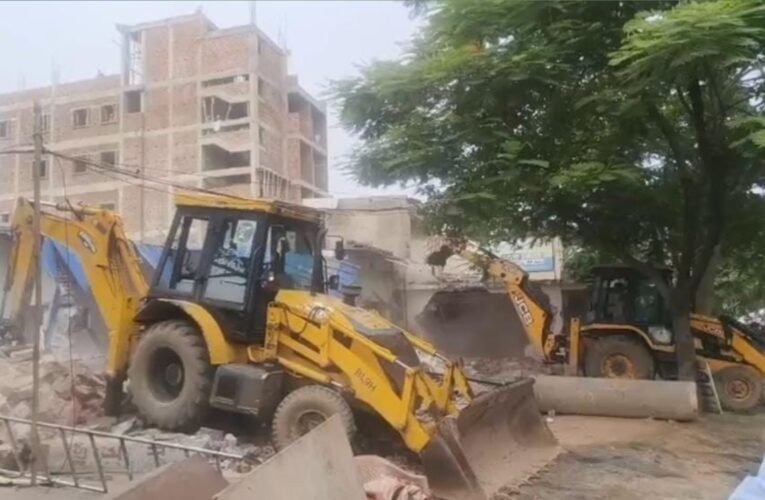 Municipal Corporation's anti-encroachment drive continues in Ranchi; action taken against several illegal encroachments.