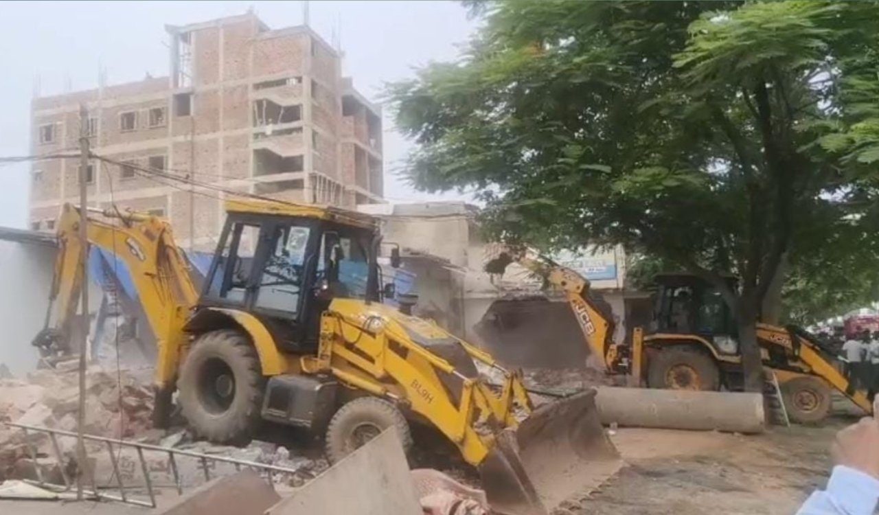 Municipal Corporation's anti-encroachment drive continues in Ranchi; action taken against several illegal encroachments.