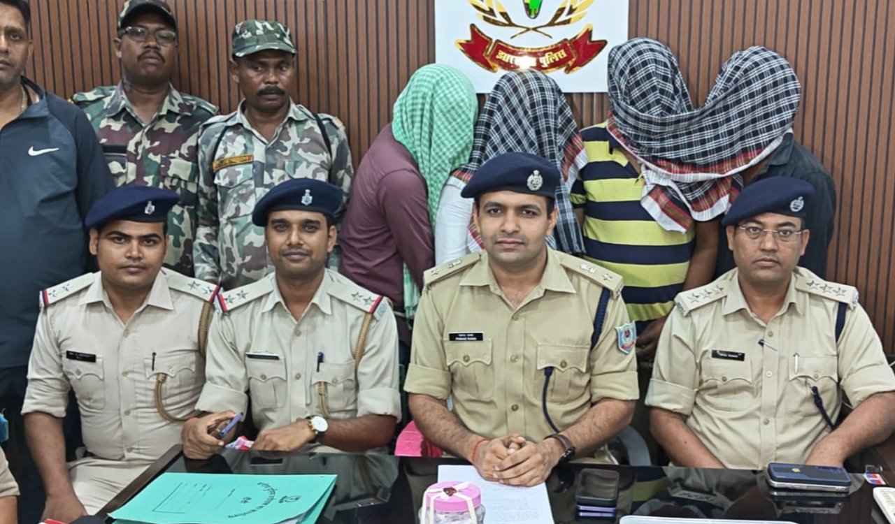 Major crackdown in Ranchi: Four smugglers arrested with 159.03 grams of brown sugar.