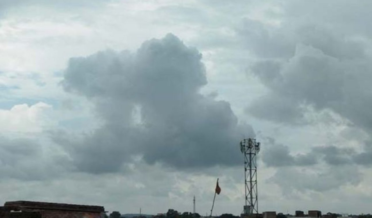 Weather across Jharkhand, including Ranchi, today: Cloudy skies with a possibility of rain and lightning.