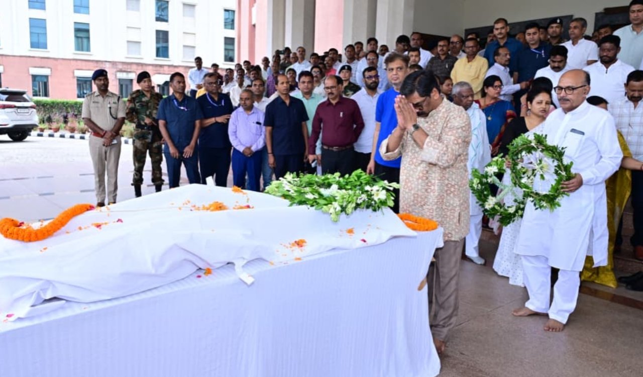 Chief Minister Hemant Soren paid tribute to former minister Mannan Mallick and offered condolences to the bereaved family.