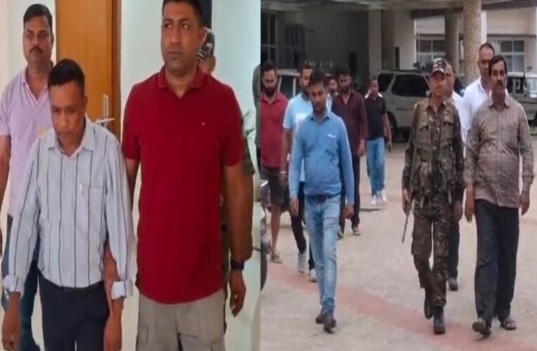 गुमला में एसीबी का ‘सर्जिलकल स्ट्राइक’: डीएसई कार्यालय में 50 हजार घूस लेते प्रधान सहायक समेत दो धराए