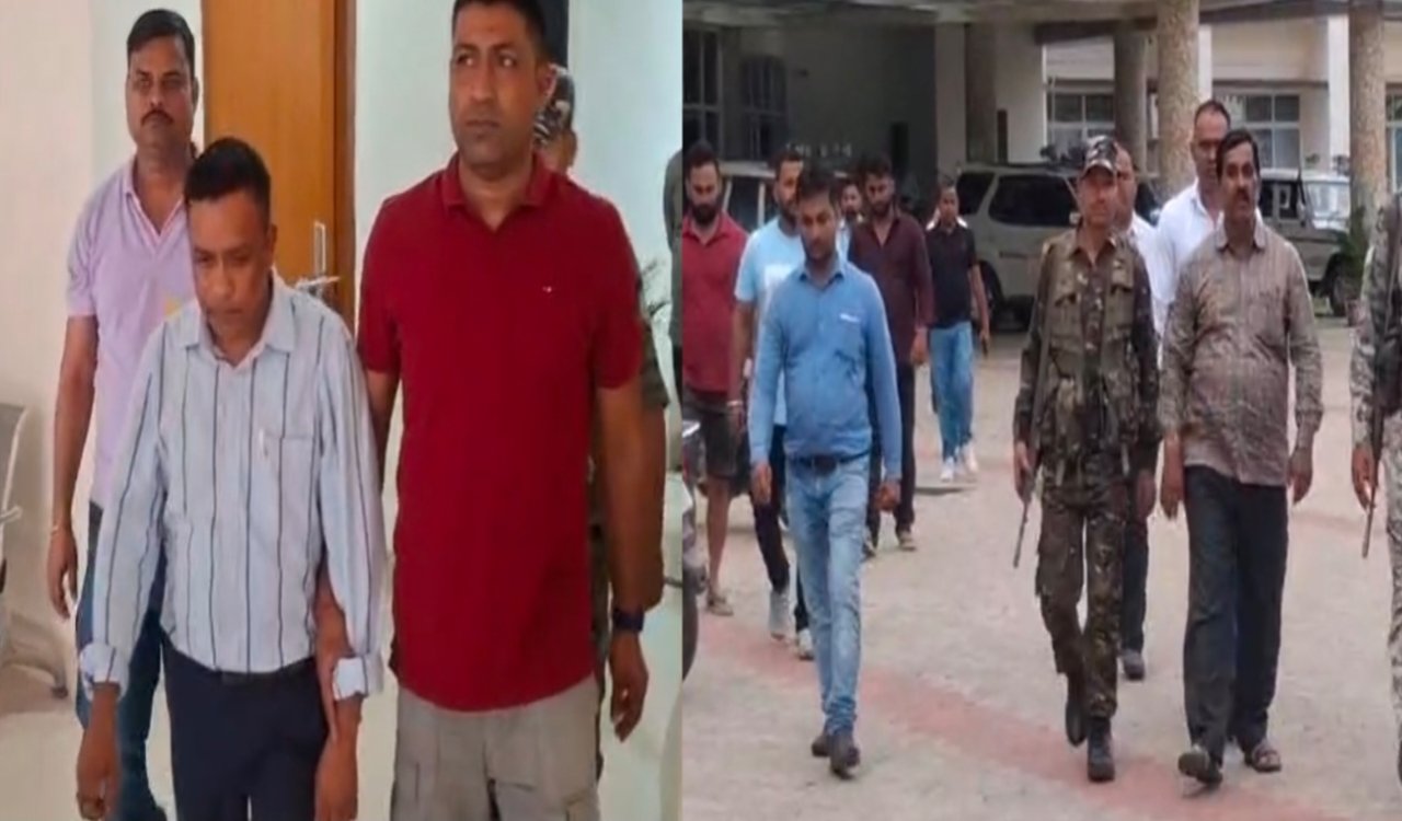 Two arrested in Gumla's DSE office while accepting a bribe of Rs 50,000.