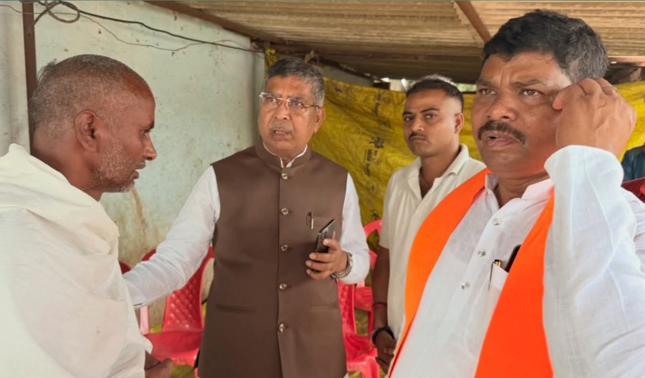 BJP State President Aditya Sahu met the families of the victims of the Chatra Hyva accident and demanded strict action against the guilty.