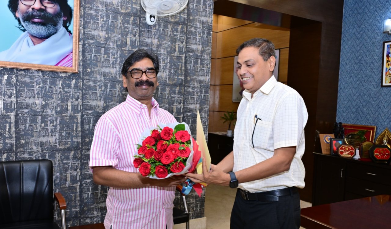 Chief Minister Hemant Soren receives invitation for the inauguration of the redeveloped Muri and Piska railway stations.