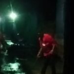जमशेदपुर: केस वापस लेने के लिए आधी रात पीड़ित के घर पर हमला, तोड़फोड़ Victim's house attacked at midnight to force withdrawal of case.