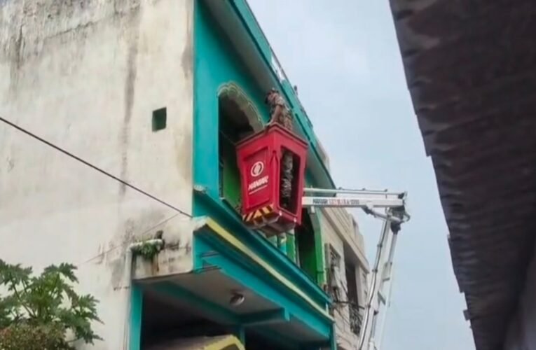 RSS कार्यालय पेट्रोल बम हमला: NIA की लोहरदगा में बड़ी कार्रवाई, क्रेन से घर में घुसी जांच टीम; डिजिटल साक्ष्य जब्त
