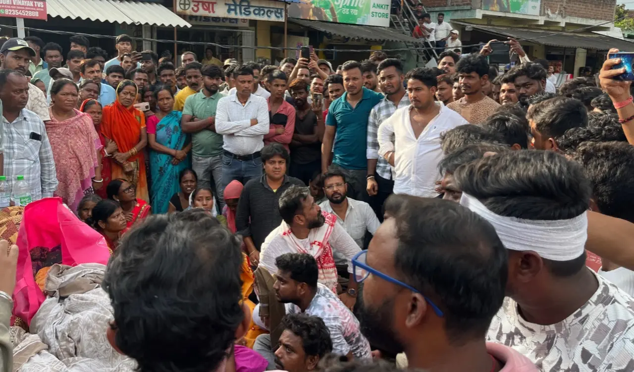Questions raised over the functioning of Jamtara Sadar Hospital; protest held following the death of a pregnant woman.