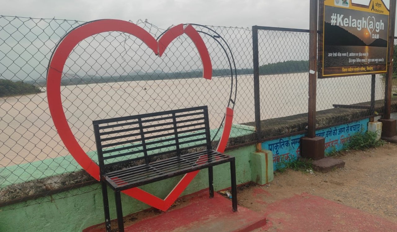 'Heart' selfie point collapses at Kela Ghat Dam; tourists express displeasure; the site has become a hub of natural beauty and faith.