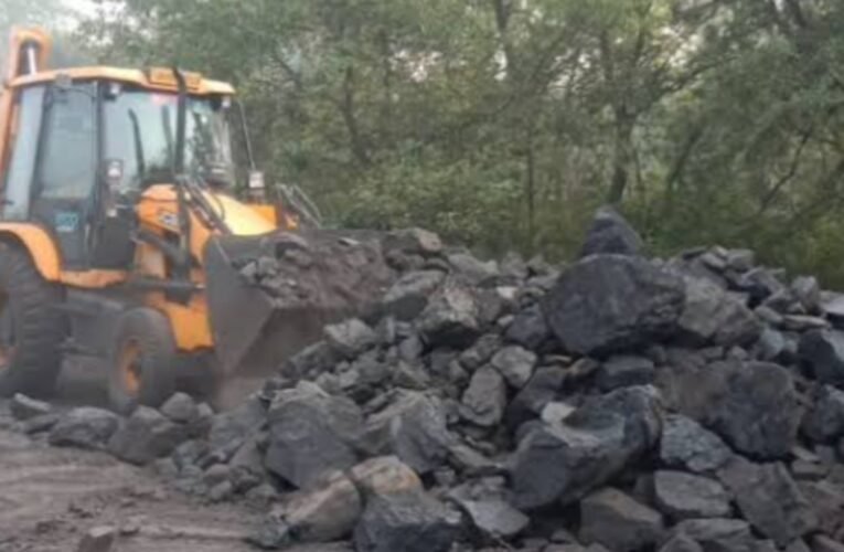 Dhanbad: Major CISF crackdown; 20 tonnes of illegal coal seized in a raid at Loyabad.
