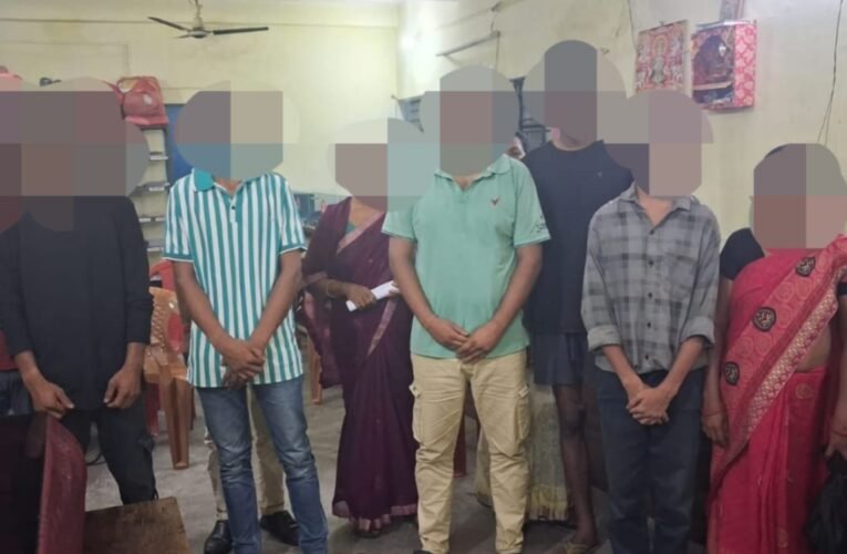 सार्वजनिक स्थलों पर अड्डेबाजी और नशाखोरी के खिलाफ सिमडेगा पुलिस का अभियान तेज, पांच युवक हिरासत में