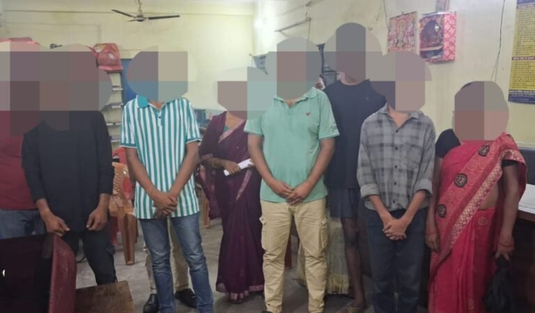 सार्वजनिक स्थलों पर अड्डेबाजी और नशाखोरी के खिलाफ सिमडेगा पुलिस का अभियान तेज, पांच युवक हिरासत में