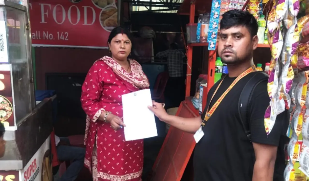 Crackdown intensifies in Morabadi Vending Zone-2; 80 vendors issued show-cause notices.