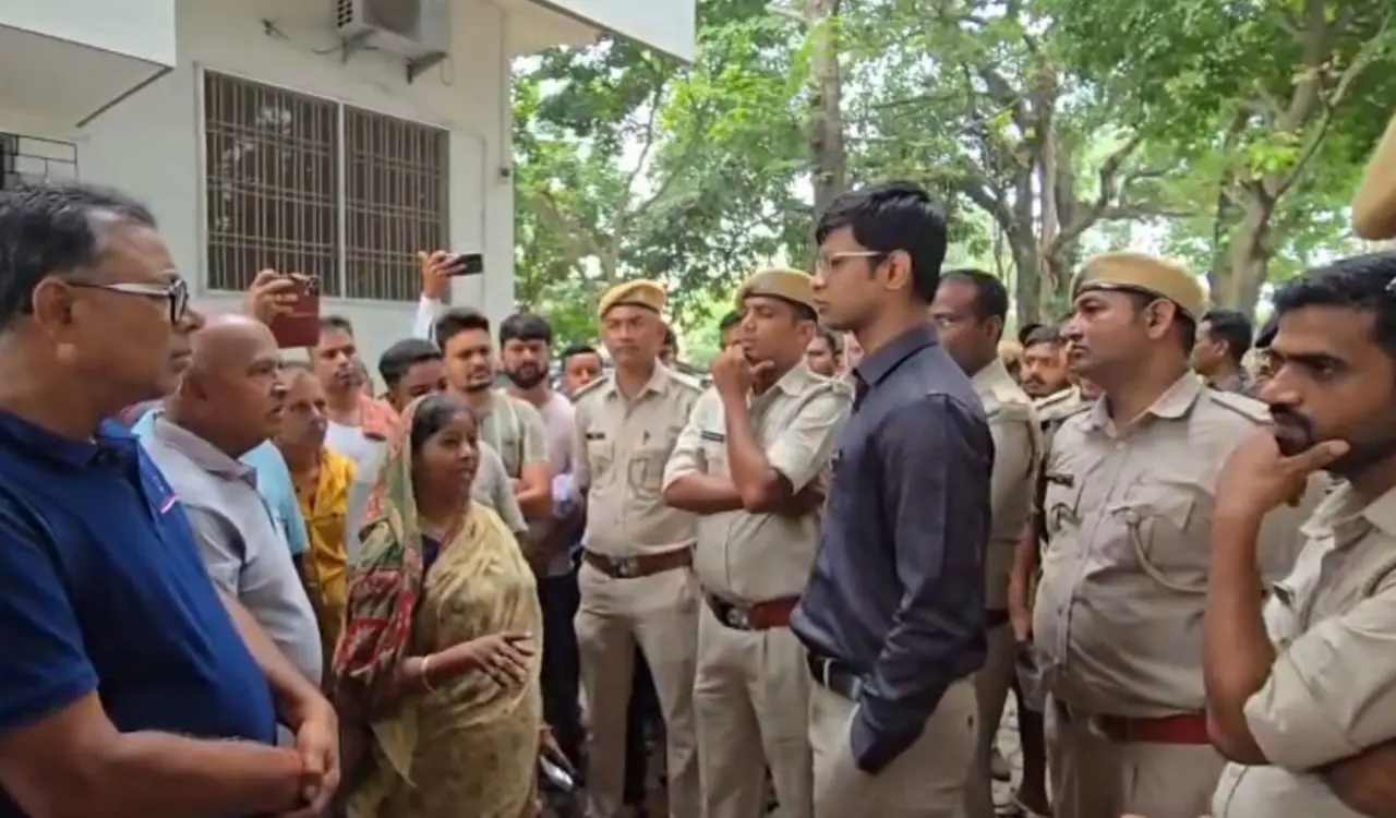 Forest Department raids former private secretary's nephew's house in Dumka; search operation lasts for hours.