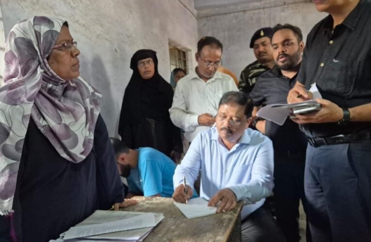 Additional Chief Electoral Officer inspects polling stations in Jamshedpur; appeals to voters to submit enumeration forms.