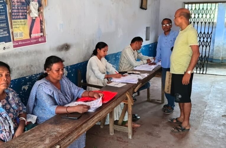 Special camps set up at polling stations in Ranchi under SIR-2026; voters turn out in large numbers.