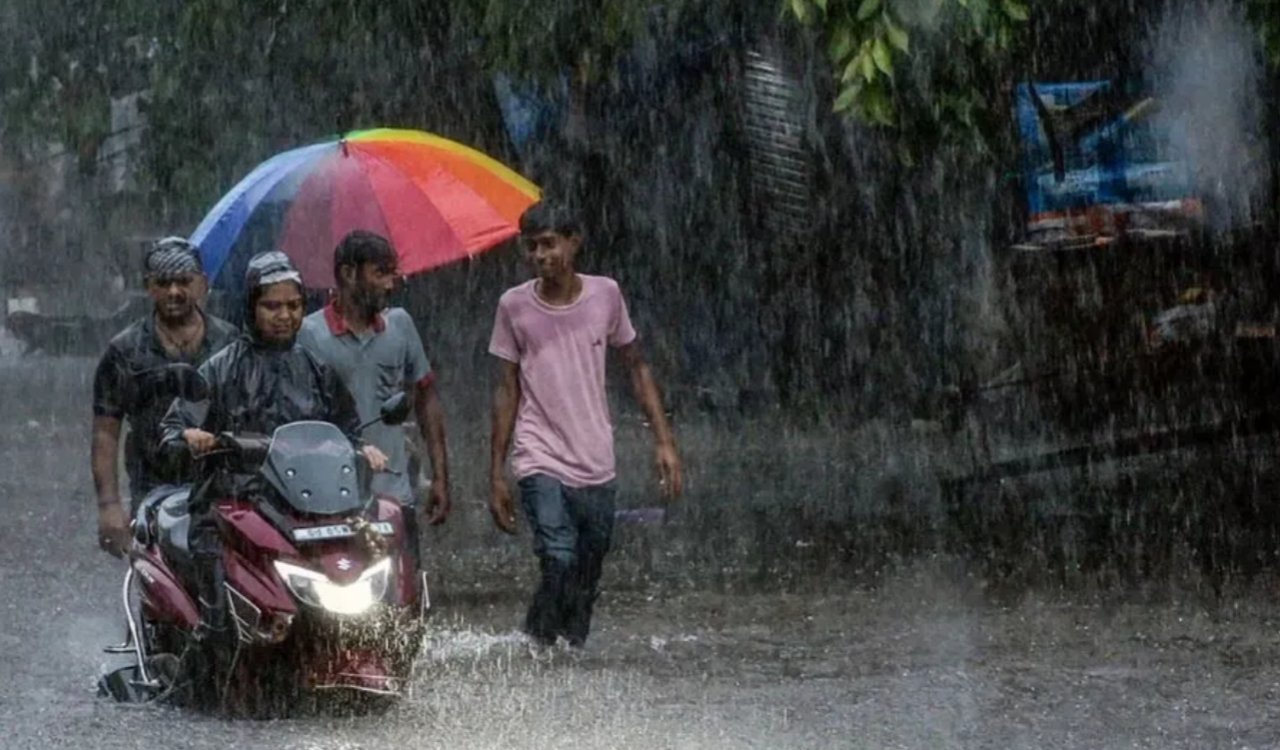 Weather in Ranchi and across Jharkhand today: Cloudy skies with a possibility of rain accompanied by thunder and lightning.