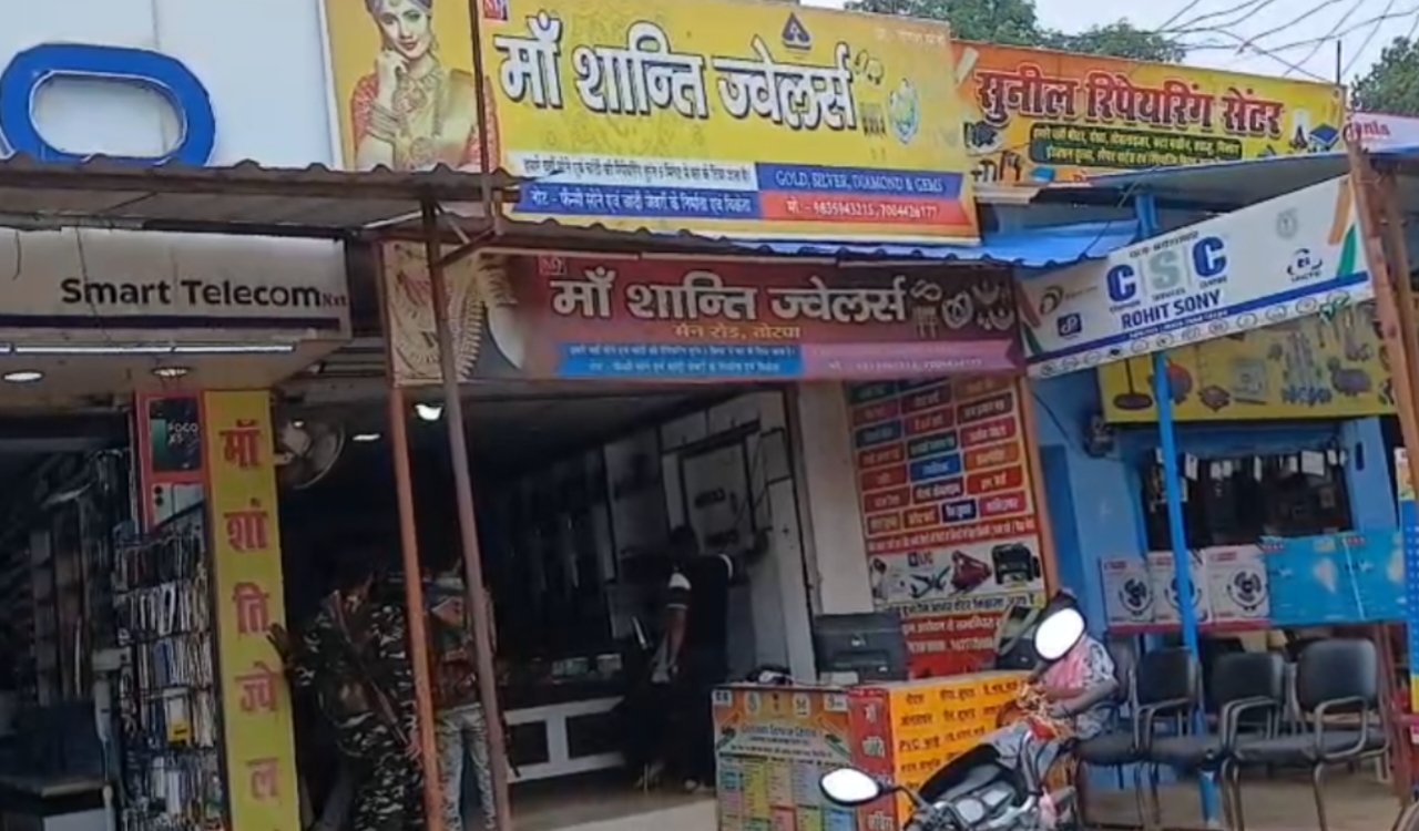Theft worth lakhs at a jewellery shop and a wine shop in Torpa; thieves caught on CCTV.