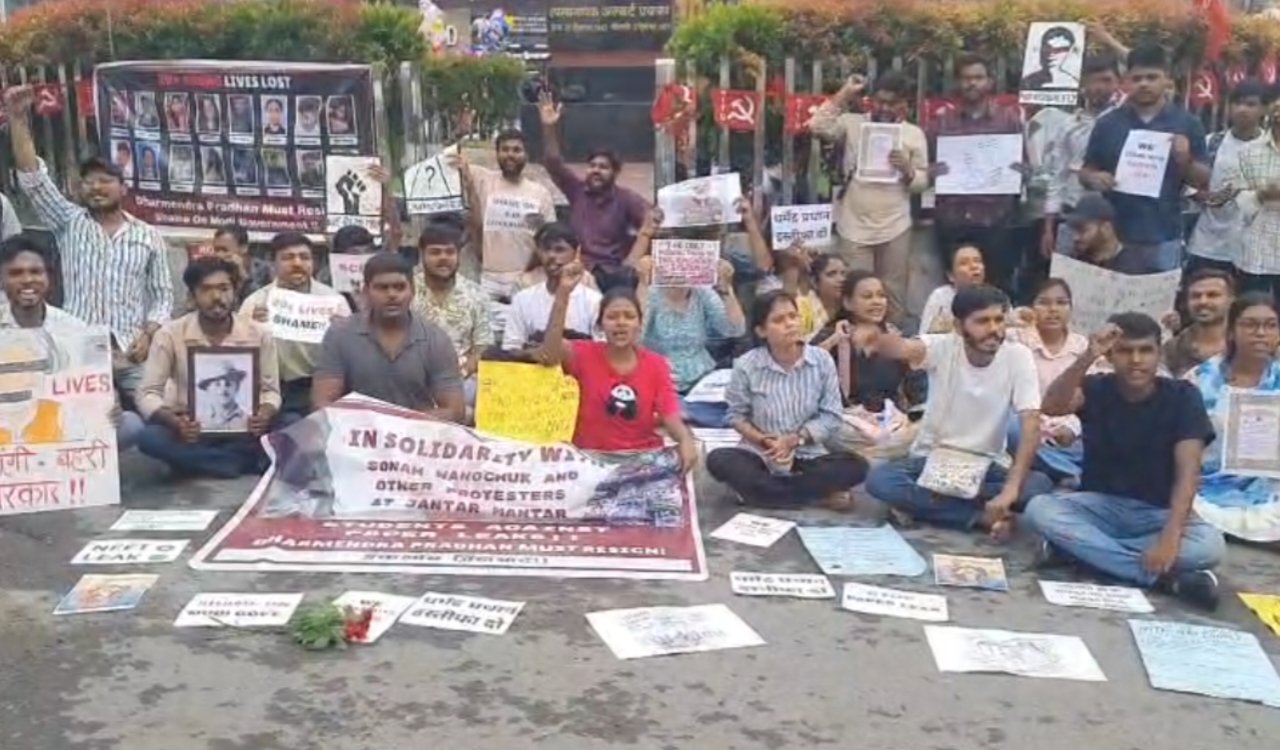 Students take to the streets in Ranchi to protest against the NEET paper leak, demanding the Education Minister's resignation.