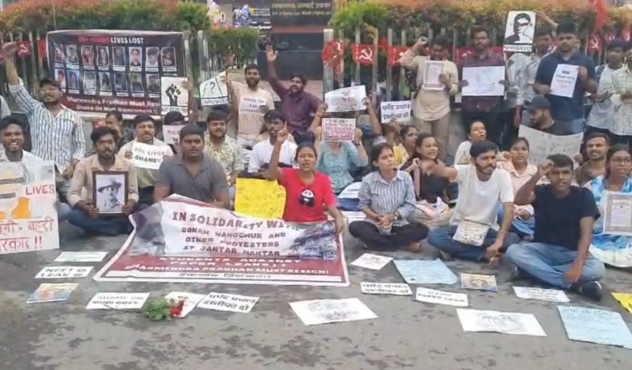 Students take to the streets in Ranchi to protest against the NEET paper leak, demanding the Education Minister's resignation.