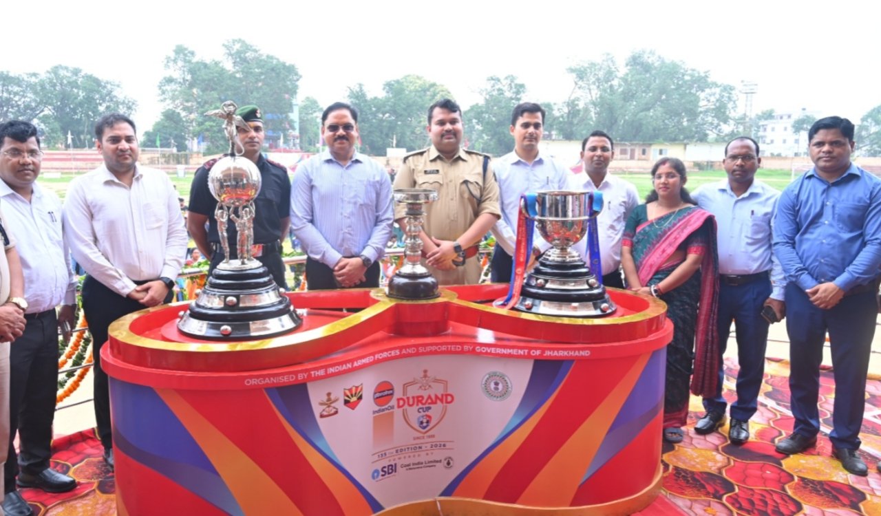 Durand Cup trophy arrives in Gumla; grand welcome with drums and traditional music in the ‘football nursery’.