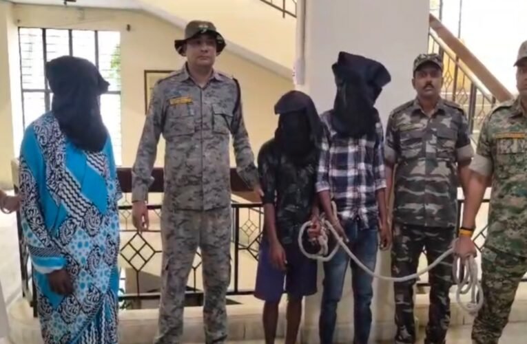 Koderma: Interstate gang stealing jewelry from motorcycle storage compartments at petrol pumps busted.