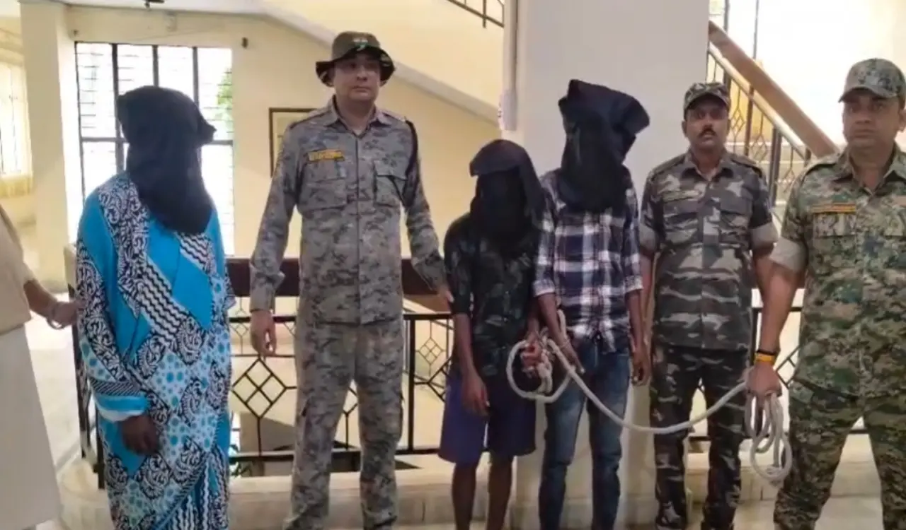 Koderma: Interstate gang stealing jewelry from motorcycle storage compartments at petrol pumps busted.