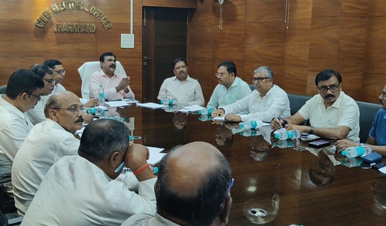 Chief Electoral Officer holds meeting with political parties regarding electoral roll revision in Jharkhand; final meeting with BLOs and BLAs to be held on July 22.