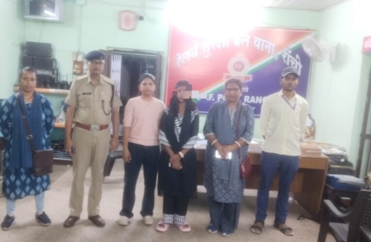 Minor girl rescued at Ranchi Railway Station; handed over to Childline.