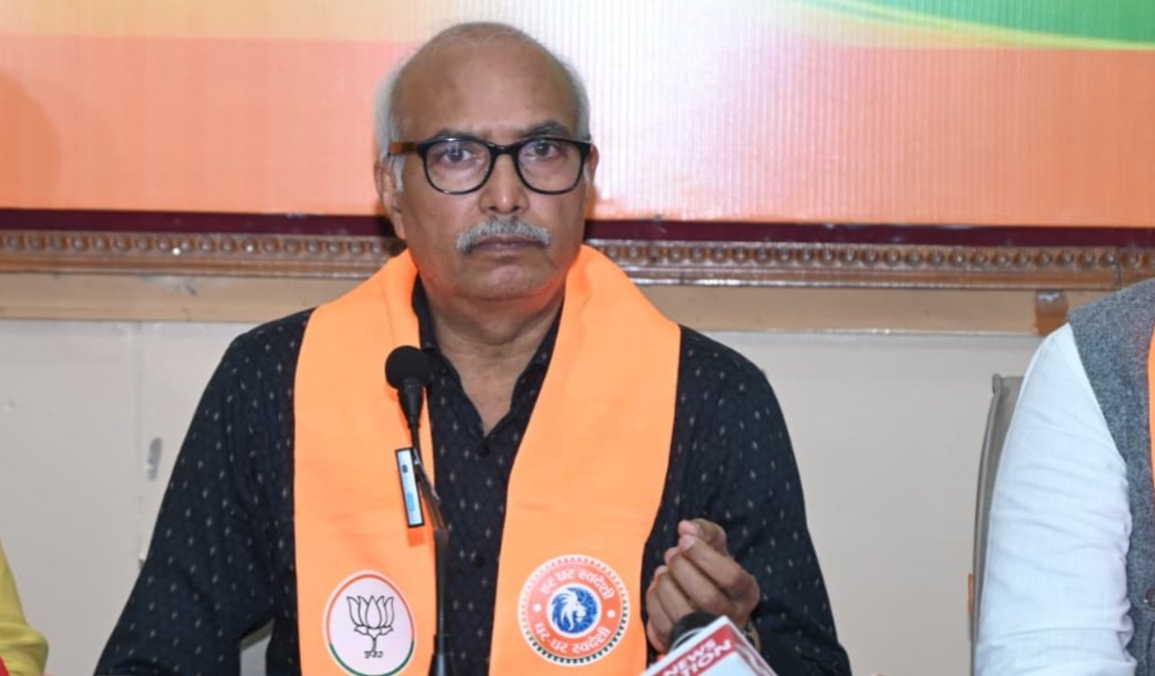 Allegations of administrative chaos in Jharkhand; BJP questions Chief Minister's silence.