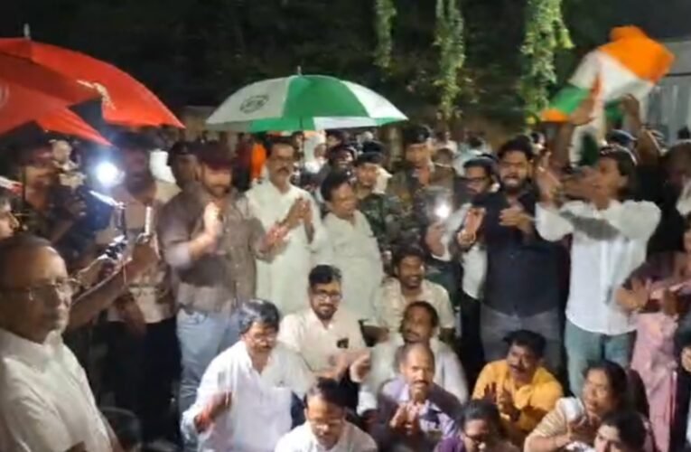 Congress protests in Ranchi against Rahul Gandhi's detention, several leaders detained
