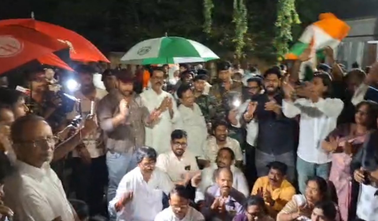 Congress protests in Ranchi against Rahul Gandhi's detention, several leaders detained