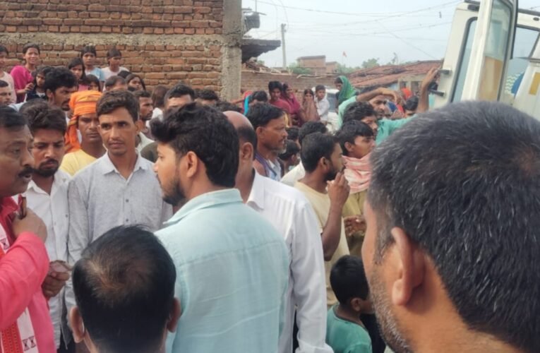 आकाशीय बिजली गिरने से पिता-पुत्र की मौत, पीड़ित परिवार से मिले पांकी विधायक डॉ. शशिभूषण मेहता