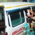रथ मेला जा रहे परिवार का ऑटो लॉरी से टकराया, पांच घायल; मासूम की हालत गंभीर Auto carrying family to Rath Mela collides with lorry; five injured.