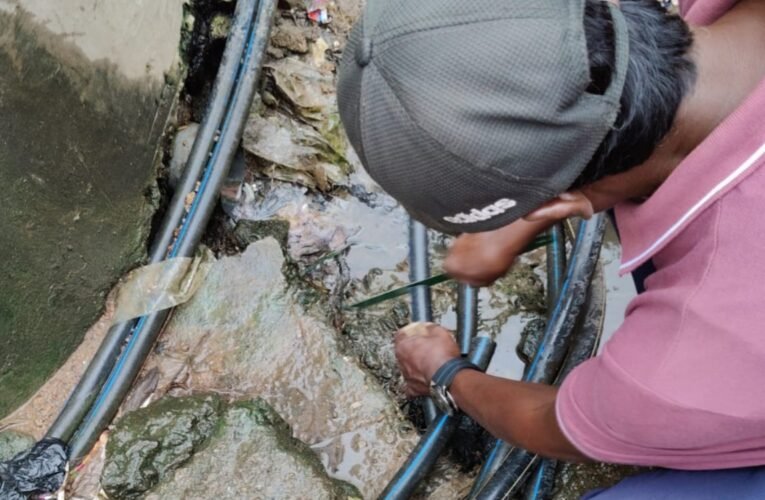 Major crackdown by Ranchi Municipal Corporation: 30 illegal water connections disconnected in Ward 11's Qureshi Mohalla.