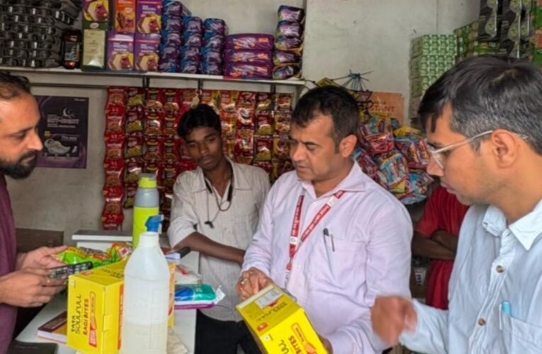 Tobacco control campaign in Sahibganj: 8 shopkeepers fined ₹3,500 for COTPA Act violations.