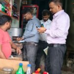 राजमहल में खाद्य सुरक्षा विभाग का सघन अभियान, एक्सपायरी शीतल पेय और सोडा बरामद Food Safety Department conducts intensive drive in Rajmahal; expired soft drinks and soda seized.
