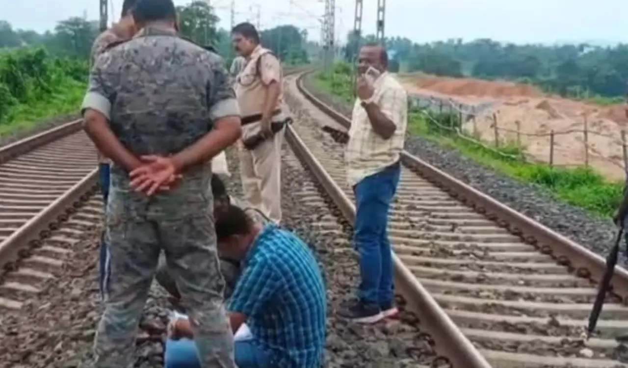 Tragic accident on the Dhanbad-Gomoh rail section; unidentified person killed after being struck by a train.