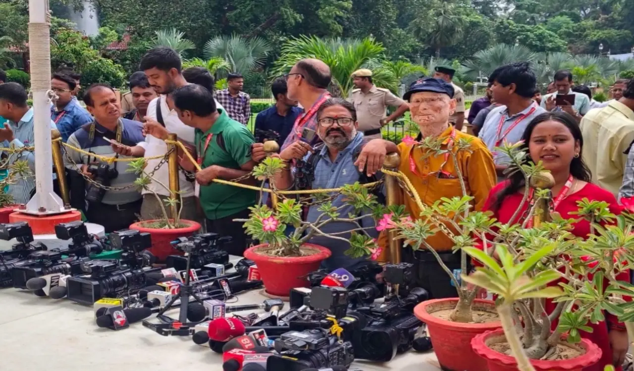 IFWJ Jharkhand unit strongly condemns the cancellation of entry passes for two journalists in the Bihar Legislative Assembly.