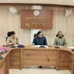 गुमला में नशा और अवैध खनन पर सख्ती, उपायुक्त ने दिए जीरो टॉलरेंस के निर्देश Crackdown on substance abuse and illegal mining in Gumla; Deputy Commissioner issues zero-tolerance directive.
