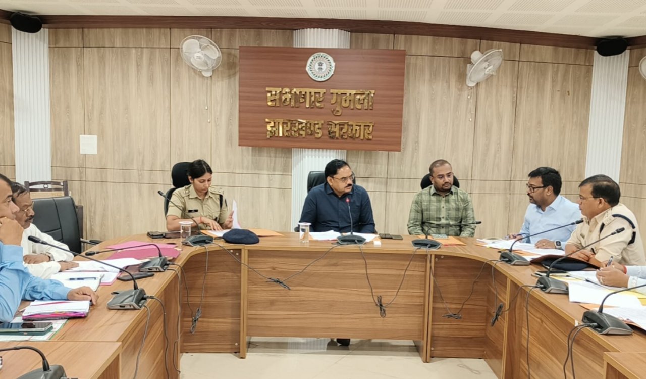 Crackdown on substance abuse and illegal mining in Gumla; Deputy Commissioner issues zero-tolerance directive.