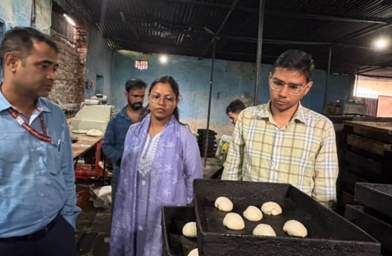 Major action by the Food Safety Department in Gumla; fine imposed on Unique Bakery after filth was found.