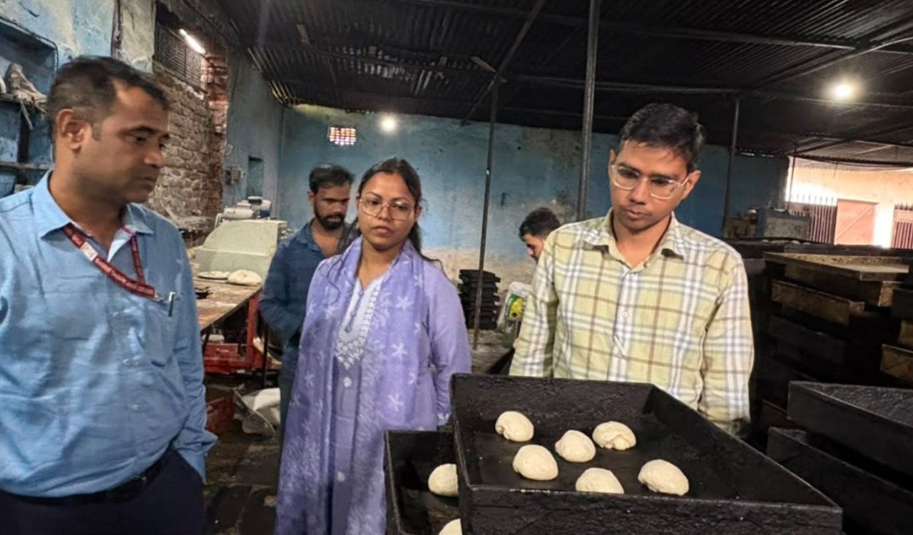 Major action by the Food Safety Department in Gumla; fine imposed on Unique Bakery after filth was found.