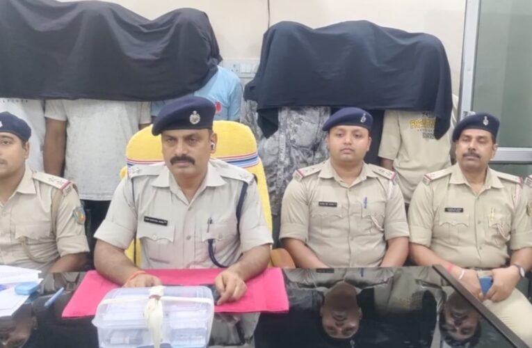 Brown sugar gang busted, 6 accused arrested; 7.47 grams of the narcotic substance seized.